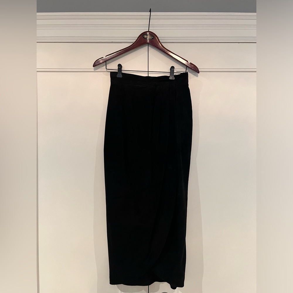 Vintage Black Suede Midi Skirt. Size 6